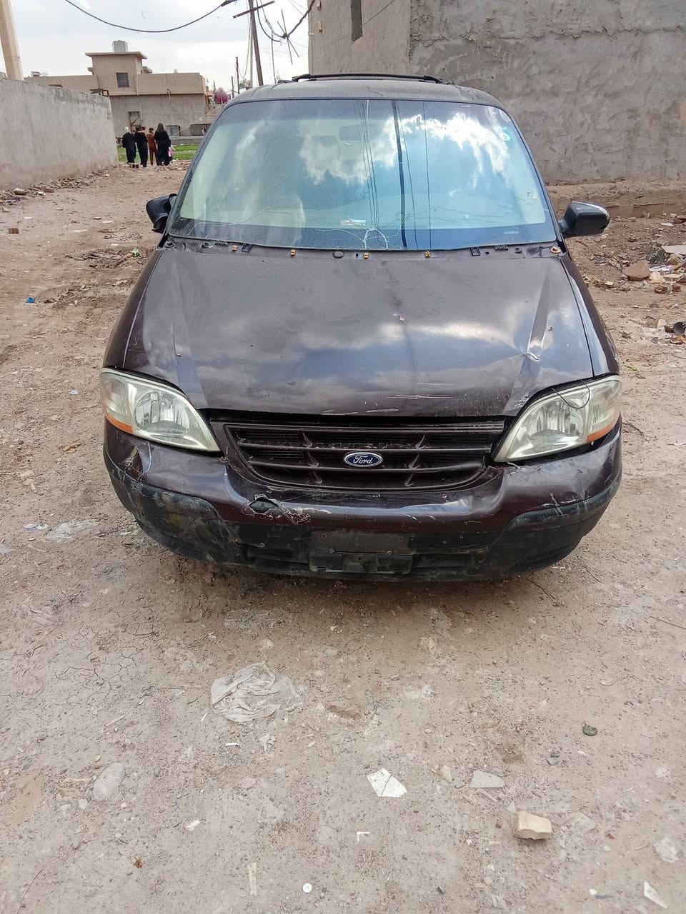 سلام عليكم فورد وند ستار موديل 2000 
رقم بغداد انكليزي  
سياره فول مواصفات 
تبريد شغال 3قطع 
مكينه جديده حاويه كير جديد 
بس بيها عطل كهربائي  عقل 
***********خابرني وبيك خير وتدلل
