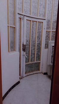 بيت زراعي 200م طابوق صب كونكريت رباط كامل باقيه بس البتونه بالشموع بنز...