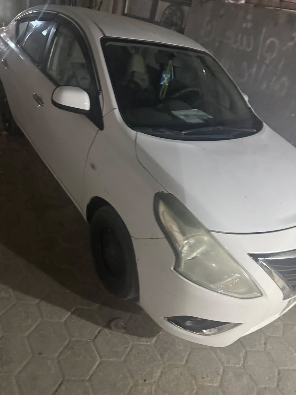 نيسان سني 19 السعر 95 بيه مجال 
باردات بيه خشم البنيد 
باب السايق 
الجاملغ الأيمن حالوب بالقماره قليل جدا


**إذا كنت صاحب هذا الإعلان وتريد حذفه لأي سبب، رجاءا أرسل رسالة إلى الدعم الفني**