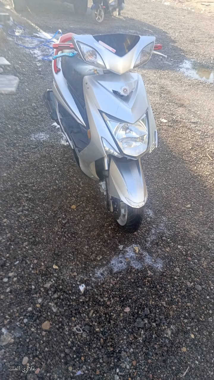 سلام عليكم
لد 2017
دراجه كلش حلوه وجديده
مكينه مكفوله
كهربائيات كلها شغاله
تايرات امامي خلفي جديد
قبق فلاوين رياضي
يدات رياضي 
يده بريك رياضي
سعرها 600وبيها مجال
مكان الغزاليه
***********
***********
