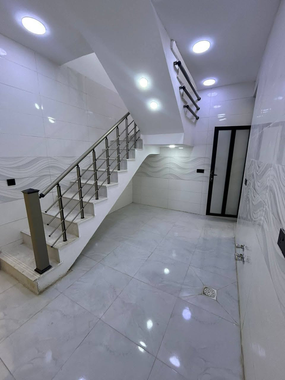 سلام عليكم بيت للبيع مساحه 50متر زراعي سند 25 طابقين وبيتونه يحتوي ع 3غرف نوم وصحيات 2 وصاله ومطبخ العنوان الدوره لبعيثه مجمع السلطان الاول   قريب عن شارع المدارس العنوان دوره البعيثه مجمع السلطان الاول شارع المدارس الاستفسار اتصل ع *********** 
بيع مباشر من صاحب الدار سعر 85مليون
