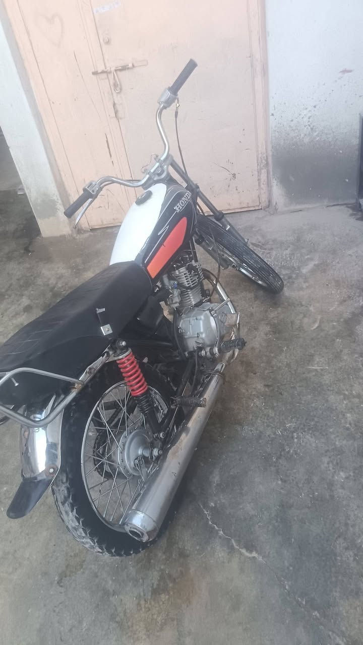 السلام عليكم دراجه للبيع السعر 250 وبيها مجال وكان كركوك حي النصر يم المستشفى ***********
