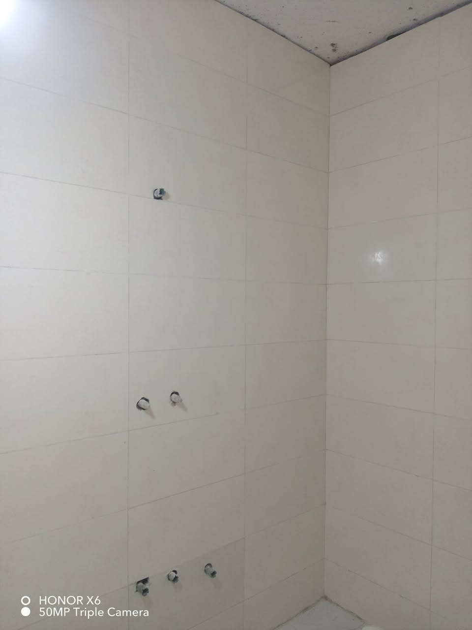 سلام عليكم خلفه تطبيك سيراميك جدران شغل كل على الليزر هاذي رقمي *********** *********** وتساب متفرغ حالين
