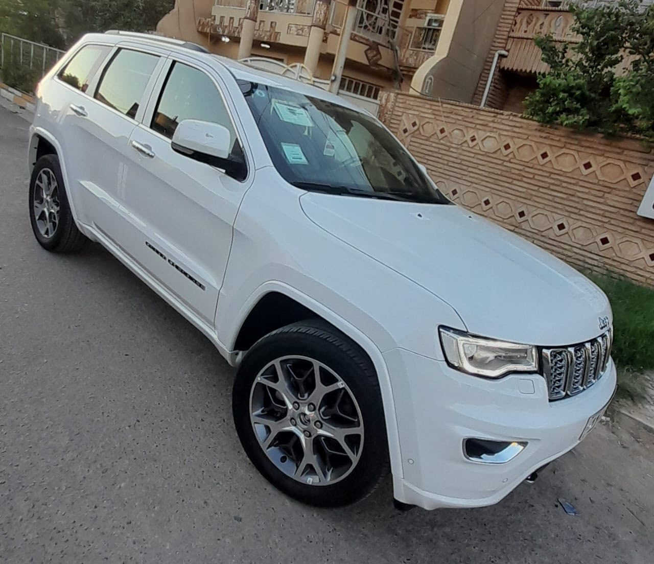 #جيب_گراند_شيروكي اوفر لاند خليجي 

موديل 2021

ماشية 50 

رقم بغداد بأسمي

#المواصفات…

1-كشنات جلد 

2-كشنات امامية تدفئة تبريد + الخلفية تبريد

3-كرسي السايق والصدر تحكم كهرباء

4-تحديد مسار

5-التوقف الذاتي 

6-تبريد قطعتين منفصل 

7-بانوراما 

8-ماوس بالاضافة الى 6 وضعيات قيادة

9-نظام التعليق (جكات)

10-وضعيات خزن الكشن 

11-نقطة عمياء 

12-مري شفط مع تعتيم ذاتي

13 ستيرن كهرباء

14-دفع رباعي 4*4

15-ويل قياس 18

16-شاشة كبيرة مع نفگيشن GPS

17-صندوق كهرباء

18-تشغيل عن بعد 

19-لايت مع بلوجكتر زنون 

20-محرك 3600 

21-صندوق كهرباء 

22-حساسات امامية وخلفية 

23-كاميرا 360 درجة

السعر 37000
المكان بابل 
رقم الهاتف ***********
