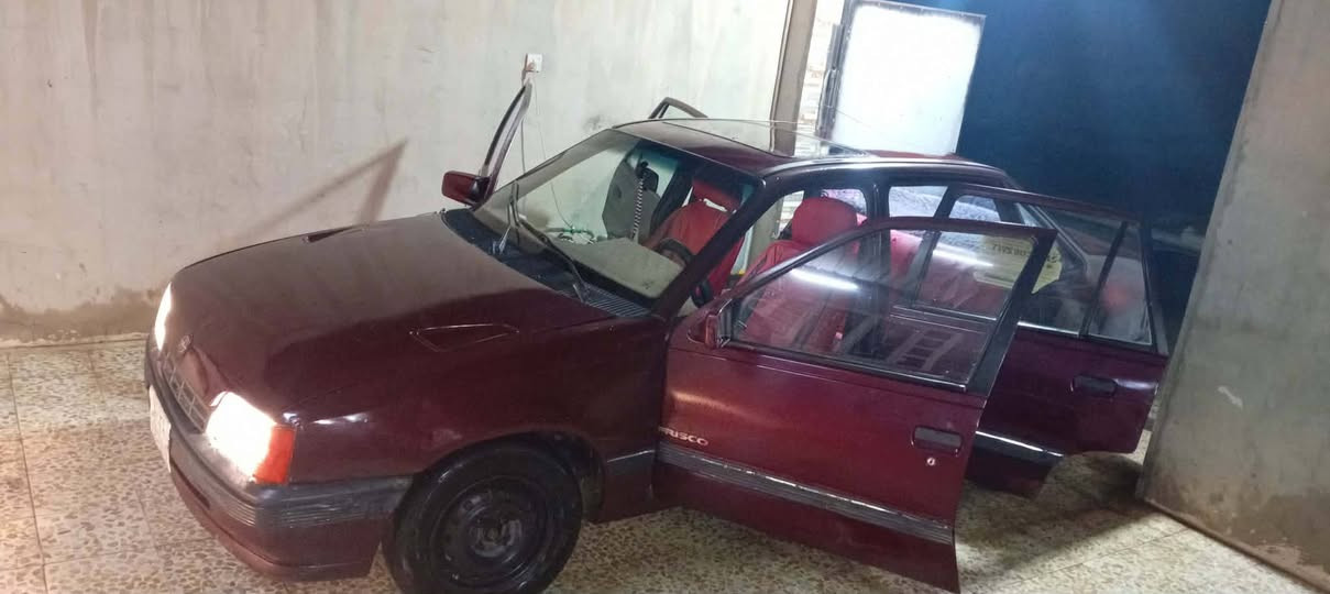 السلام وعليكم سياره للبيع نوعيه كاديت موديل 91 العنوان موصل السعر 31وبي مجال رقم الهاتف ***********
