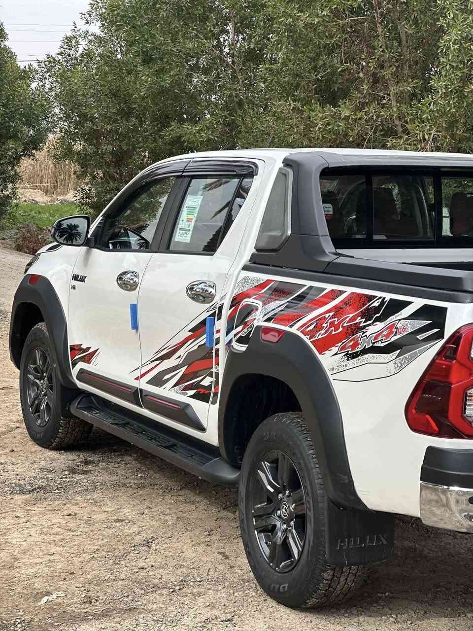 تويوتا هايلوكس موديل 2025ساز
سته سلندر V6 1/1
رقم أربيل
مكفوله كفاله عامه فول مواصفات 
ماشية 50Km 

مواصفات السيارة 
تبريد تدفئه كشنات 
حساس امامي خلفي 
مري شفط 
گلوب بنيد 
شاحن وايرلس
مثبت سرعه
جگات بنيد
كروز سرعه 
مانع انزلاق 
كأمره خلفيه 
شاشه كبيره
كير اوتماتيك 
ومعروفه مواصفات ساز تجي فول 
هوك امامي وخلفي ثقيل 

العنوان بغداد ناحية الرشيد 
***********
