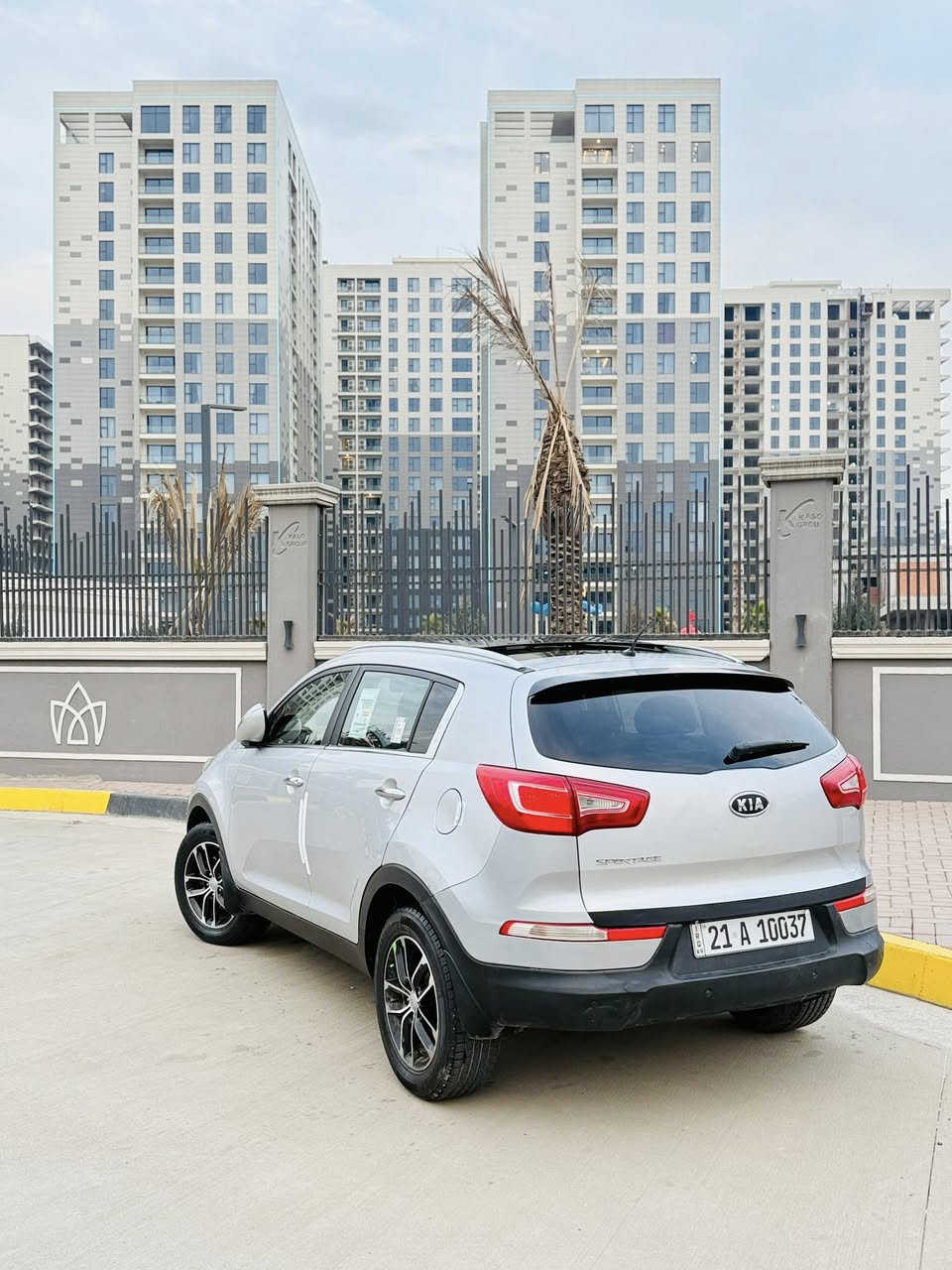 سبورتج 2011 خليجي دوش للبيع فول مواصفات  بدون صبغ بدون حادث
كير ومكينه برغي مامفتوح، 
((محرك 2400 فور ويل))
رقم شمالي، سنويه جديده لحد 2030
ماشيه 160 الف، بانوراما، ويل كروم، جلد، تحكم ستيرن، لدات اماميه وبولجكتر، كامره خلفيه، داخل لونين، سايد بريك بالرجل، تايرات جديده وصدر كامل جديد، السياره جاهزه وأنظف من الصور
السعر 134 وبيه مجال بسيط
جاملغ امامي كلير فقط 
اخوان رجاءاً بالتلفون ماتعامل شوف السياره ونظافتها وكلبهه واقتنع وتدلل
العنوان بغداد الدوره
***********
