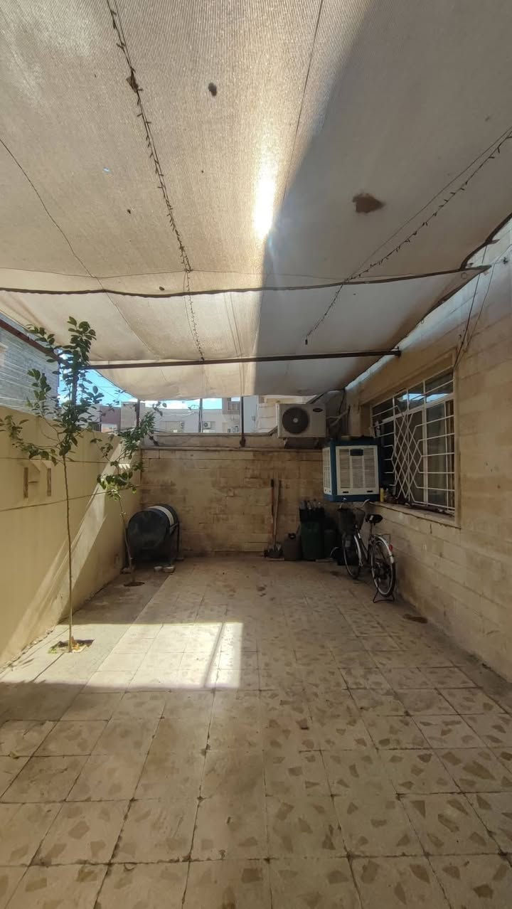 🏠الدار للبيع 🏠 
________________________
التفاصيل:🖊🖊
♦️الموقع الدار :حي الحدباء قرب متوسطة فلسطين للبنين
♦️المساحة(240م والواجهه12م والعمق20م)
♦️موقع مميز ومنطقة راقية 
♦️صنف العقار سند طابو الزهور 
♦️موقعه قريب على الشارع عام 
♦️ اتجاه الدار شروق تام 
♦️الدار يتكون من طابقين
♦️ 6غرف نوم وهول واستقبال واسعة
♦️مطبخ وصحيات ومخزن وبيتونة وسطح وكراج
_________________________
العنوان المكتب:  الموصل حي البلديات من جهة السكر قرب سانكو مول
_________________________
للمزيد من الاستفسار الاتصال على الارقام التالية:
📱***********واتساب
📱***********
