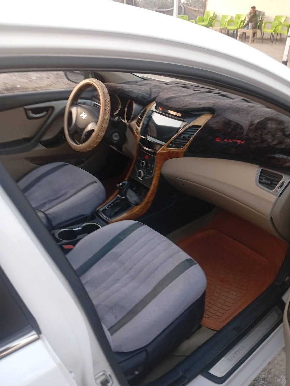 للبيع النتراء موديل 2015خليجي مكفوله كفاله عامه محرك 1800.  
رقم بغداد نكليزي السعر المطلوب 132وبيهاء مجال
***********
