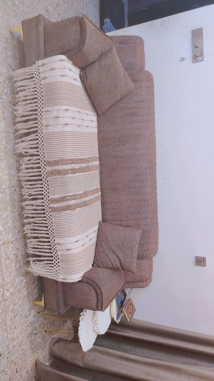 هلو بنات حبيباتي عندي هاذا التخم 10 مقاعد كلش حلو ونظيف ومرتب لان انتقلت لمكان أصغر فأريد ابيعه اجيب اصغر هو ومفارشه كعدته مريحه تجنن خشب بنات مو العادي واريده 450 وبي مجال للماعدها للي بنفسها تخم قابل كله فلوس ومو عبالجن سعره رخيص خاف مكسر تجين وتشوفين كعدته تخلينه بالصاله بالاستقبال وبنات توصيل ماعندي مكاني بغداد حي اور تعالي وشوفي وبيج خير ودللي😁😍


**إذا كنت صاحب هذا الإعلان وتريد حذفه لأي سبب، رجاءا أرسل رسالة إلى الدعم الفني**