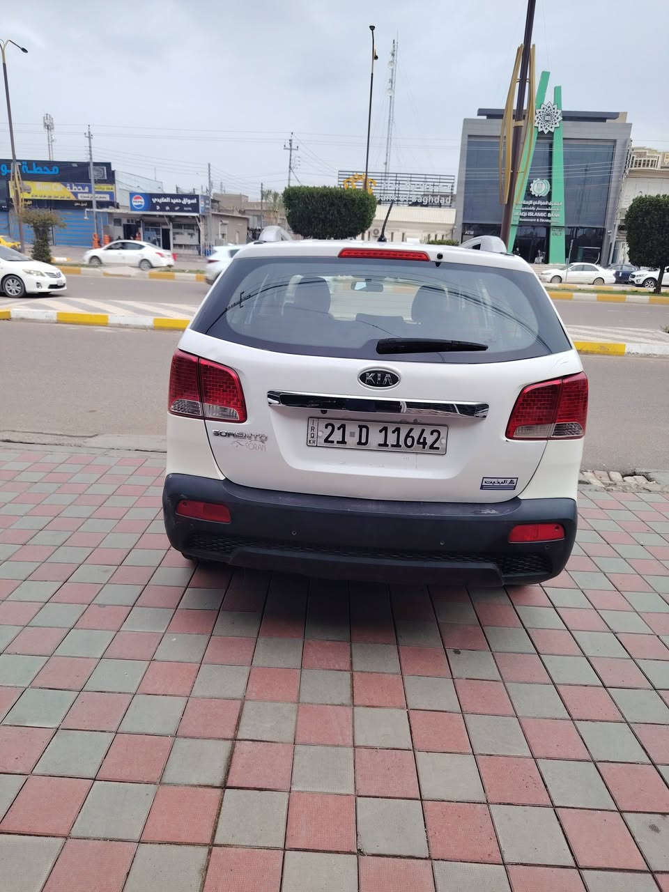 السلام عليكم سورنتو موديل ١٢ محرك ٤ بيه قطعتين جاملغ خلفي ونص الصندوك محرك جديد سعر ١٣٥ بيه مجال للتواصل ***********
