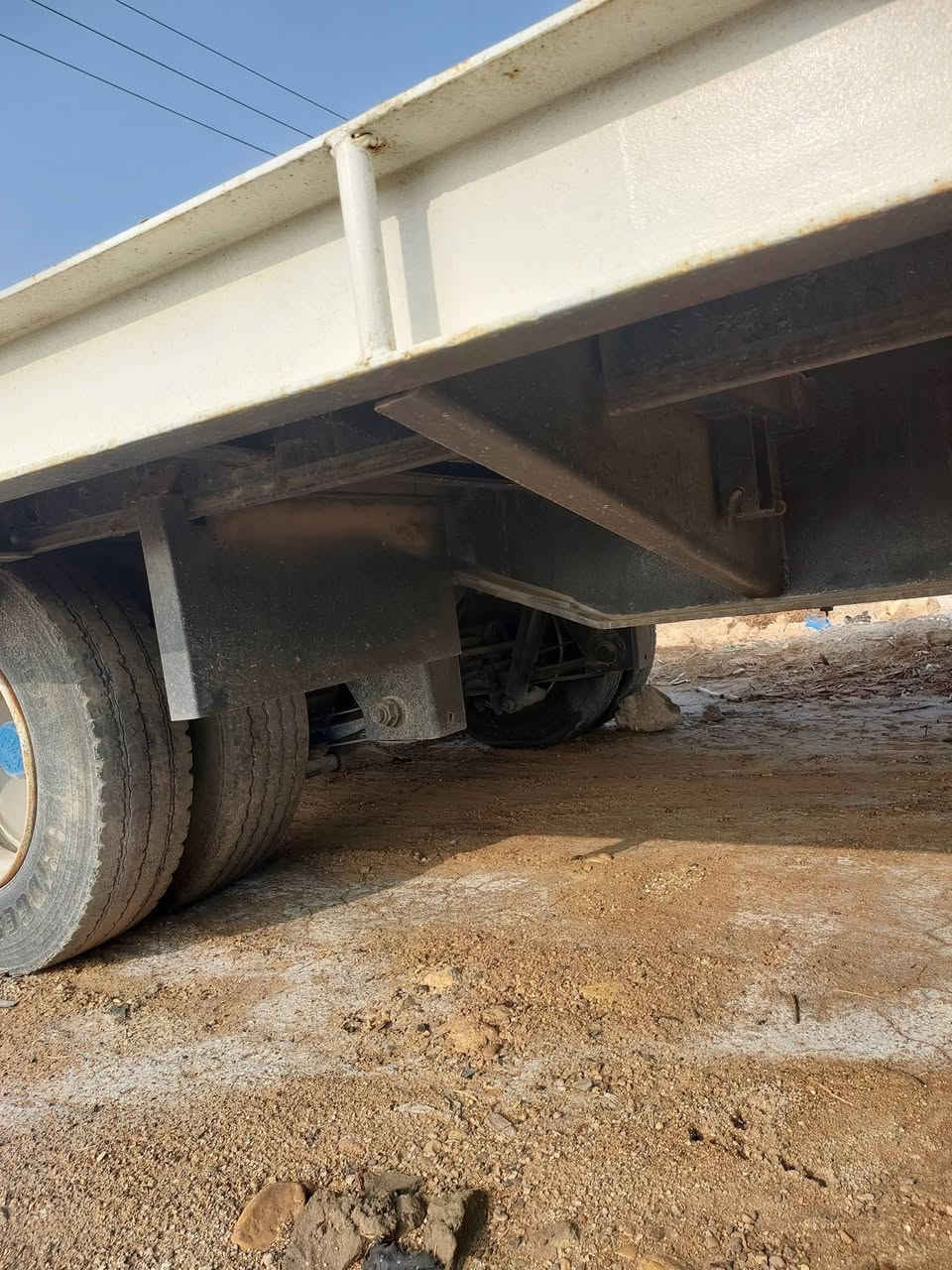 السلام عليكم لودر بلادية للبيع جوبلس تاير 17 العرض 3و20 الطول 10 دناكير ألماني مكفولة مكنها واسط العزيزية تخم تاير جاهزة للعمل ***********
