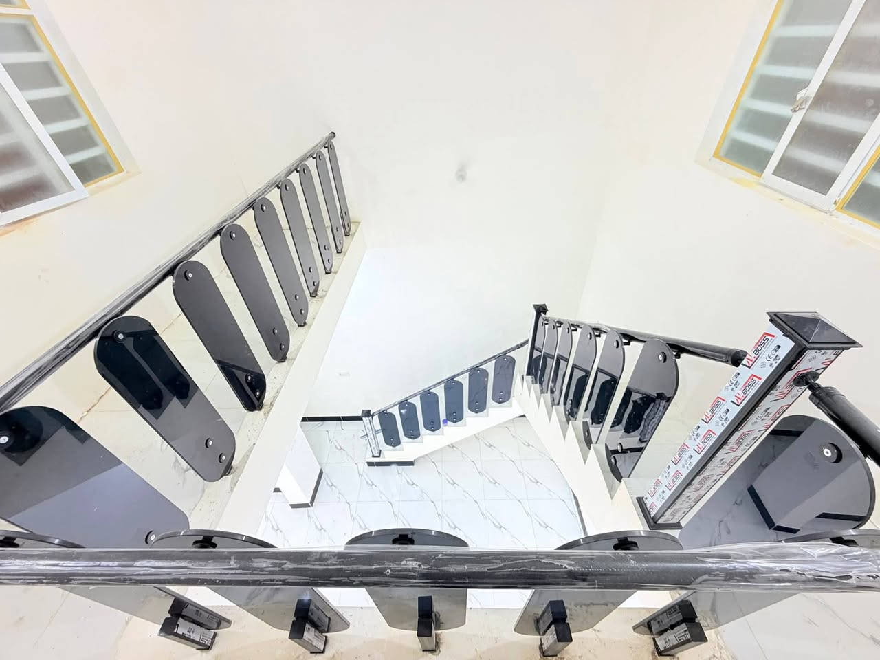 المساحه 100 متر  
💰 السعر: 48 مليون (قابل للتفاوض)
🏗️ البناء: طابوق  جمهوري
🏠 الأساس والسقف: صب كونكريت مركزي 

مواصفات البيت:
✅ غرفة نوم 1 🛏️
✅ أستقبال 
✅ صالة 🛋️
✅ مطبخ 🍽️
✅ صحيات 🚿

الخدمات المتوفرة:
🔹 ماء 💧
🔹 كهرباء ⚡
🔹 شوارع مبلطة 14 متر  🚗
🔹 مدارس قريبة 🏫
🔹أنترنيت ضوئي 
🔹 خط مولده 
📍 الموقع: النجف – حي ميسان، شارع الزوار 
خلف سكلة الكرعاوي
📜 طابو زراعي (إقرار محكمة)

📞 للتواصل: ***********

(ملاحضة ) متوفر لدينا كافة المساحات والدور  ألسكنية وعرصات 
وأراضي زراعيه
