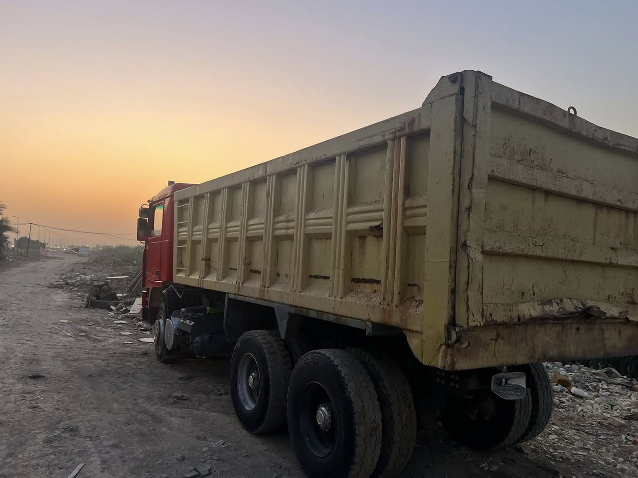 السلام عليكم من رخصة الادمن
فالفو موديل ٩١ گير ٣/٣  محرك إف ١٢ قمارة بلاديه بدون صبغ مجموعة ٨٢رقم بغداد سعر ١٣٠ /***********
