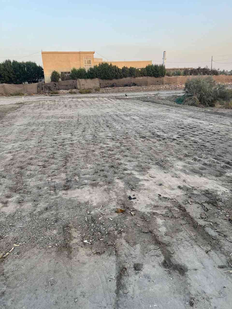 يالله
السلام عليكم
يوجد قطعة ارض للبيع طابو زراعي سند ٢٥ 
الموقع طريق ابو الجاسم حي المهندسين  نهاية الفرع الاول التبليط 
القطعة على شارع تبليط مباشرتاً وتتوفر كافة الخدمات ماء وكهرباء 
مساحة القطعة ٢٠٠ متر الوجة ٩،٧٥ والنزال ٢١
القطعة مدفونه  + محدوله وجاهزه للبناء 
القطعة بأسمي والتحويل مباشر 
للاستفسار اكثر الاتصال على الرقم ***********
