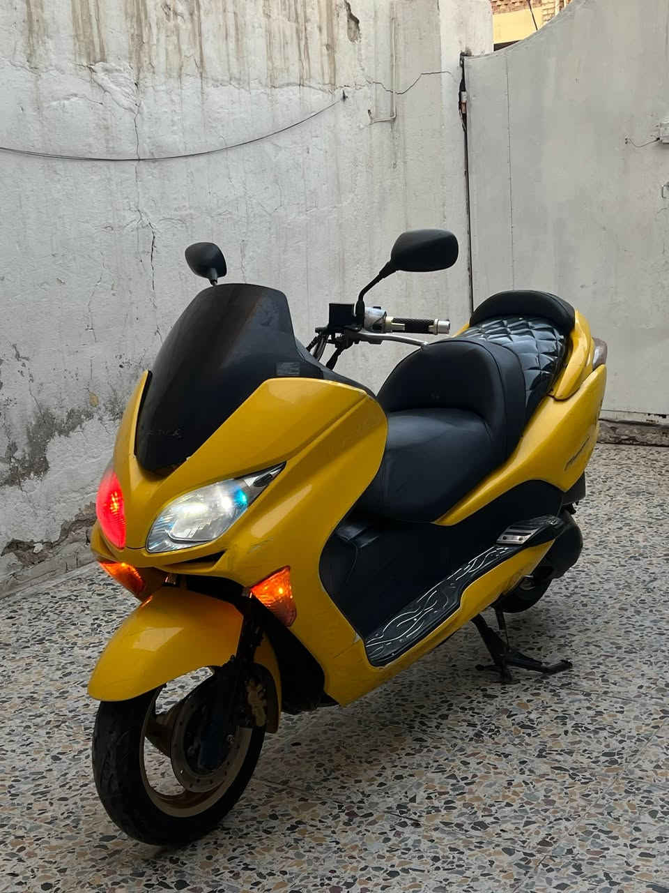 فورزه بصمه 0️⃣ 9️⃣ كرستال
جاهزه دراجه مابيهه نقص 
شلعه ومعدل كهربائيات شغاله 
اوياله ذهبيه افجوج ذهبيه علايم بلاديه
مكاني بغداد *********** السعر مليون وميه
