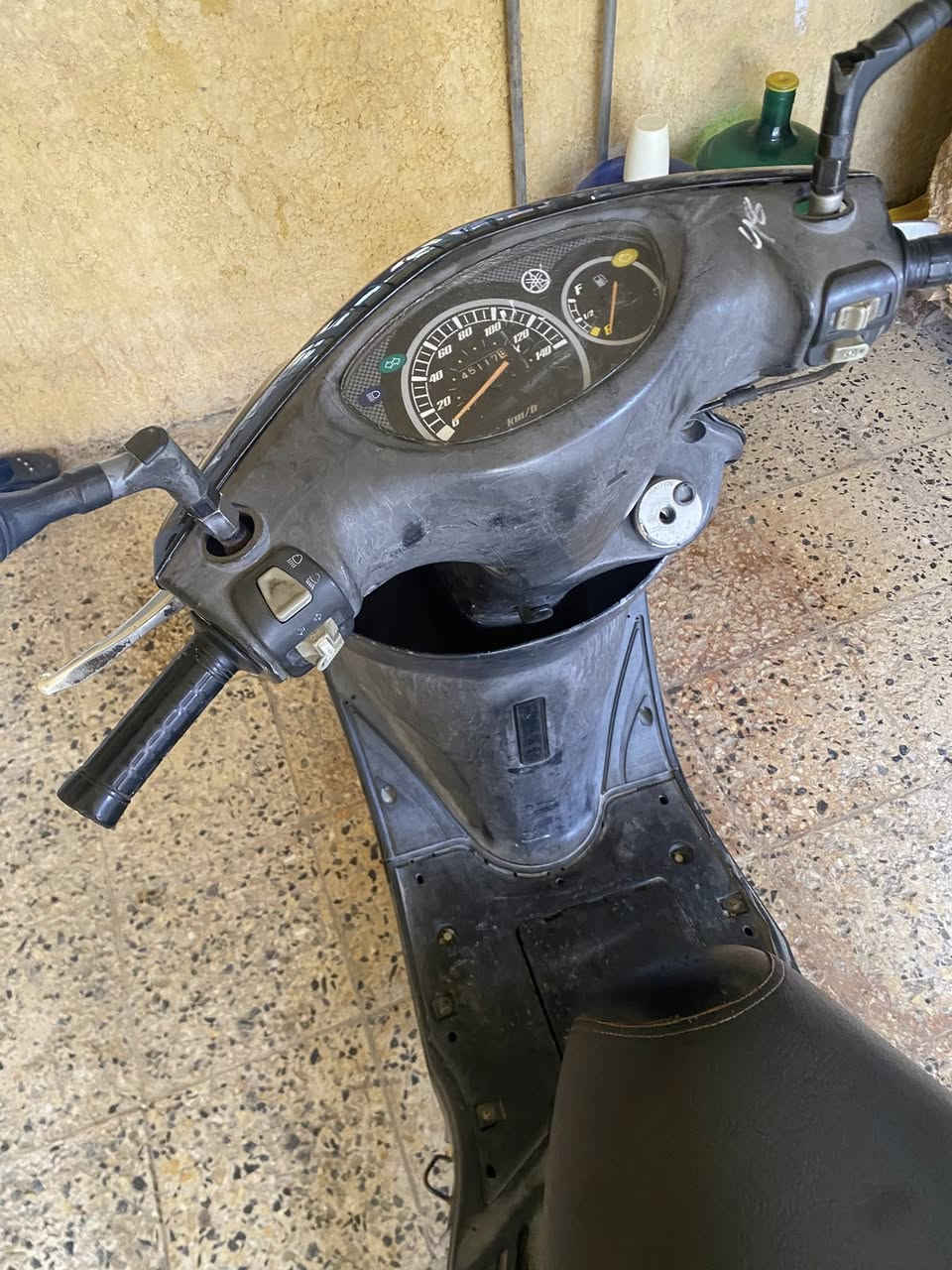 السلام عليكم دراجه بريز ياباني مختمه كله كامله مكمله
نقصه بس باتري نكره سلف باي وقت ترايه وين ميعجبك اطلع بيه 
سعره 600 الف 
مكاني شهربان المقداديه ***********
