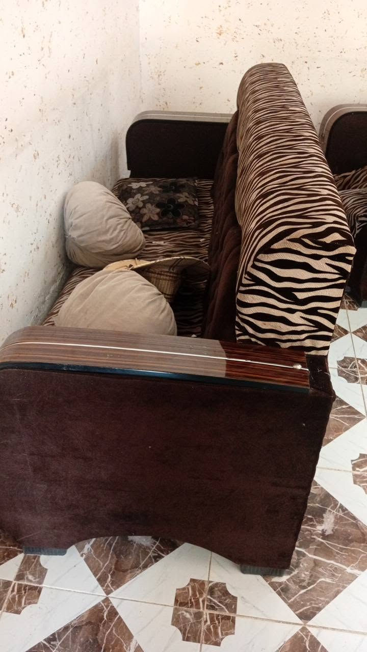 للبيع قرفه خشاب وثلاجة العدد 2
وتخم ‏‪7818748572‬‏0
‏‪***********‬‏
