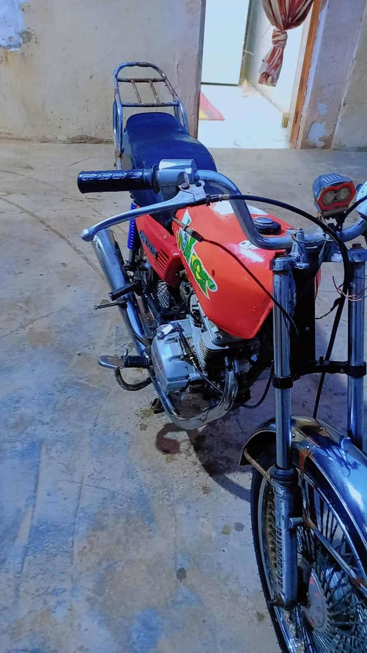 السلام عليكم دراجه كلك للبيع رقم تاير جديد توني شاده ومكينه جديده دراجه نظيفه خير من الله مقفوله عن السرقه وياله جده دراجه نظيفه كلش السعر 250 وبيها مجال والمو شراي لا يكسر بالحلال (***********) 📞
