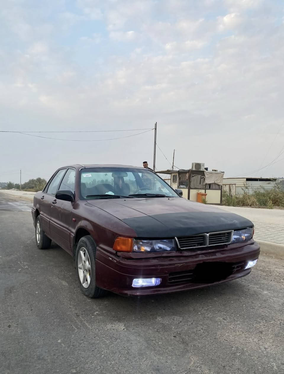 السلام عليكم 
للبيع مسيوبيشي گلنت موديل 92 
محرك وگير وخير من الله 
حداديه جيده تخم تاير جديد
رقم كركوك مشروع وطني تحويل فقط 
مصبوغه حزام بدون اي ضرر او خياس 
منضومه تبريد كامله بس يعوزها تصليح 
غرفتها جديده كهربائيات كلها شغاله 
سعرها 33 ورقه وبيها مجال 
مكانه صلاح الدين الضلوعيه 
اتصل ***********
