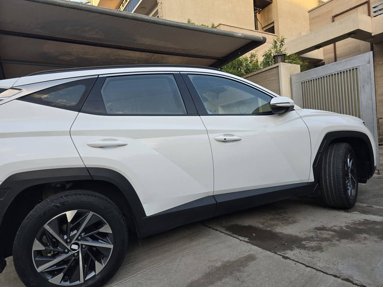 توسان 2022 اخت الزيرو ماشية اقل من 8000 فول مواصفات عدا البانوراما كشنين كهرباء هندبريك دكمة كامرة دواره بردة خلفية رقم بغداد مكفوله من الصبغ والبارد للاتصال *********** بغداد الكرخ
