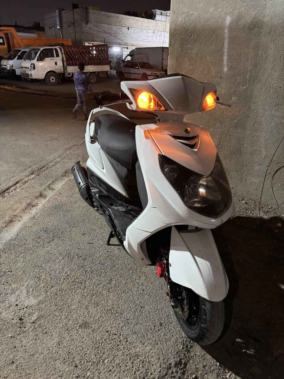 سكنس فحل للبيع
دراجه خير من الله مكينه ناعمه ممفتوحه 
كفره بلادي دراجه نكره سلف وهندر 
كهربائياته كله شغاله التريشه اليمنه موجوده وليسره مكسوره 
مكاني بغداد الحبيبية او الاورفلي السعر 750 
***********
