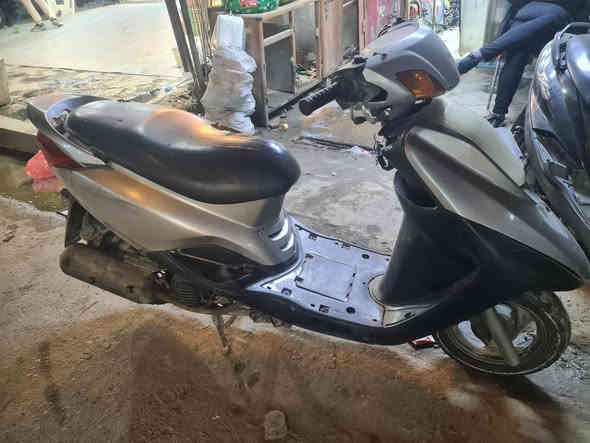 السلام عليكم دراجه بريز للبيع شلعه معدل نكره بكل وقت دراجه خير من الله سعر ٤٥٠ مكاني زعفرانيه رقم ***********
