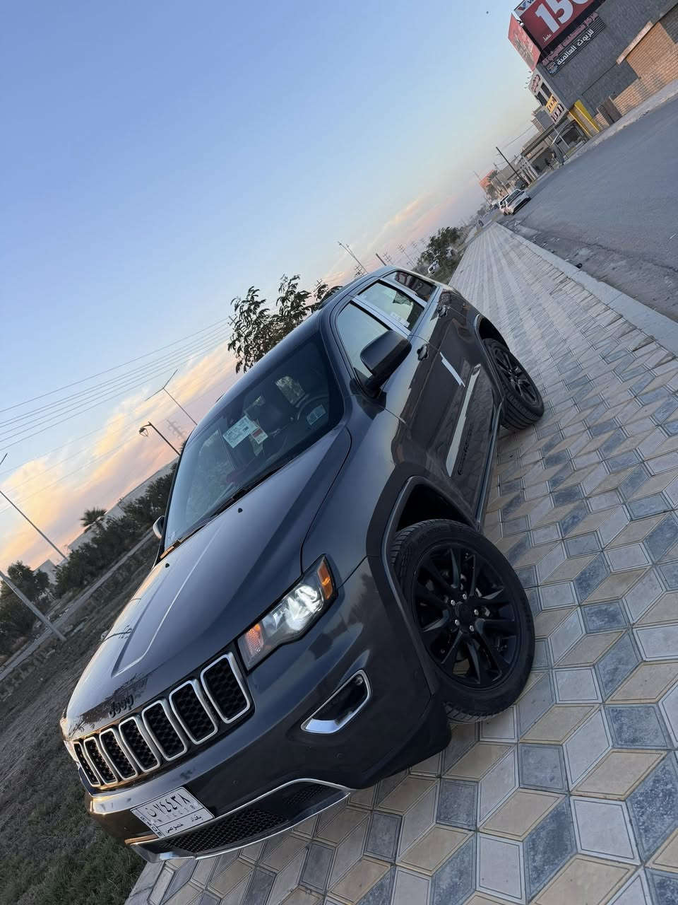 جيب لاريدو  2018
رقم بغداد 
قطعتين صبغ جاملغ وبنيد باقي مكفول
محرك 3600 V6  
ماشية٩٦ الف كيلو
جنطة كهرباء 
كشنات جلد وكهرباء وتدفئة 
تبريد قطعتين 
شاشة جبيرة كامرا حساس 
سعر 200 بيها مجال قليل
مكان سيارة تكريت
***********
