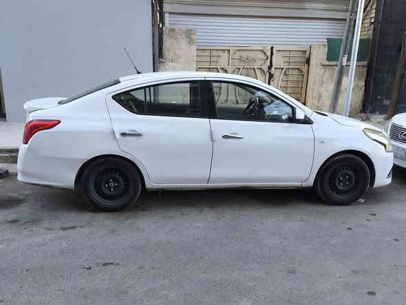 نيسان صني موديل 21 رقم سليمانية سنوية لل 2027 شهر 7 والسيارة بسمي
السيارة ماشية 106 الف كيلو 
ضررها جاملغ خلفي جهة السايق مصبوغ 
وبيها مكانين بارد كلش بسيطة 
محرك كير تبريد تدفئة كله مكفول باتري جديد تخم تاير جديد 
دوشمة جديدة للكشنات 
شاشة وكامرة خلفية دوارة 
داش كام امامي خلفي 
لايت عالي ناصي مع السكن مع بلوجكترات كلها لد ابيض 
4 سماعات بايونيرز مع مضخم صوت
السعر 105 وبيها مجال 
***********
