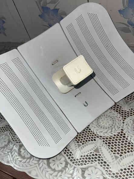 راوتر تبلينك اصلي اخر تحديث للبيع بسعر مناسب مع نانو ابو صحن اخو لجديد مع كيبل ٢٠ متر مامستخدم قليل لشراي يتصل او يراسلني

***********
