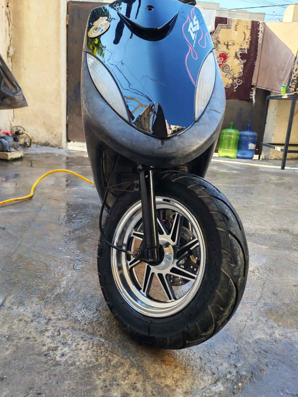 السلام عليكم :
ماكس عدله رياضي 55 بوشه + صالصنه رياضي + سلف رياضي + ولفات جديده مرتبه + هندر كامل جديد بلاضافه غراضهه البدلاديه موجودات يتكونن من ( صالصنه + البوشه البلادي + الكفرات ) متوفرات تاخذهن وي دراجه 
دراجه بيهه نقوصات حالهه حال اي دراجه ونقوصات بسيطه 
والسعر 650 وبيها مجال ( واتساب *********** ) المكان بغداد البياع
