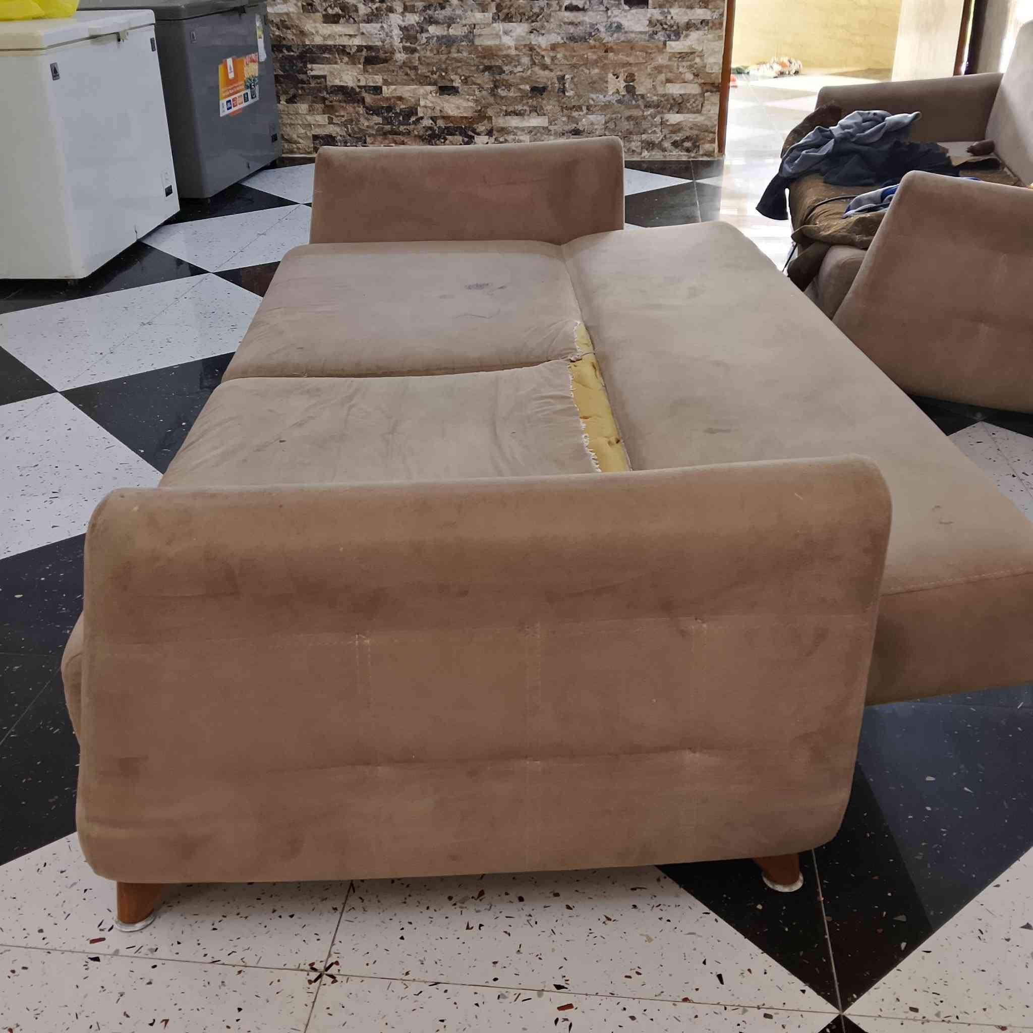 للبيع تخم سريري عدد 2 السعر 200 وبي مجال للتواصل ***********
