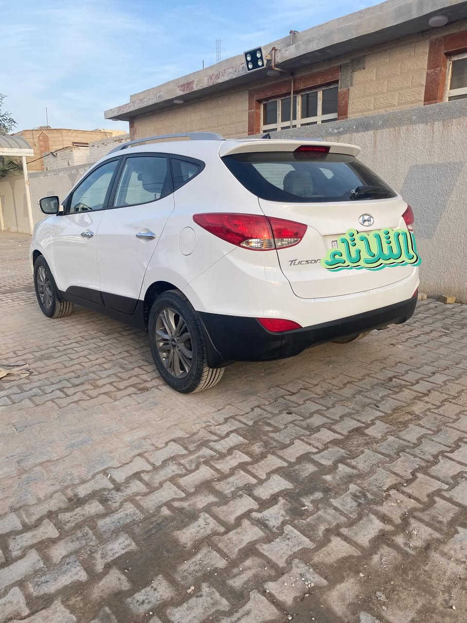 توسان موديل ٢٠١٥
ماشيـه ١٥٥
بيها بارد جاملغ وكارت بالجنطه ودحجه
السياره حلوه ونضيفه كير ومحرك مكفولات 
حداديـه جديده قبل شكم يوم مسويها 
رقم نجف انكليزي سنويه جديده
مكانها نجف مشخاب
سعر ١٥٩ بيها مجال
***********
