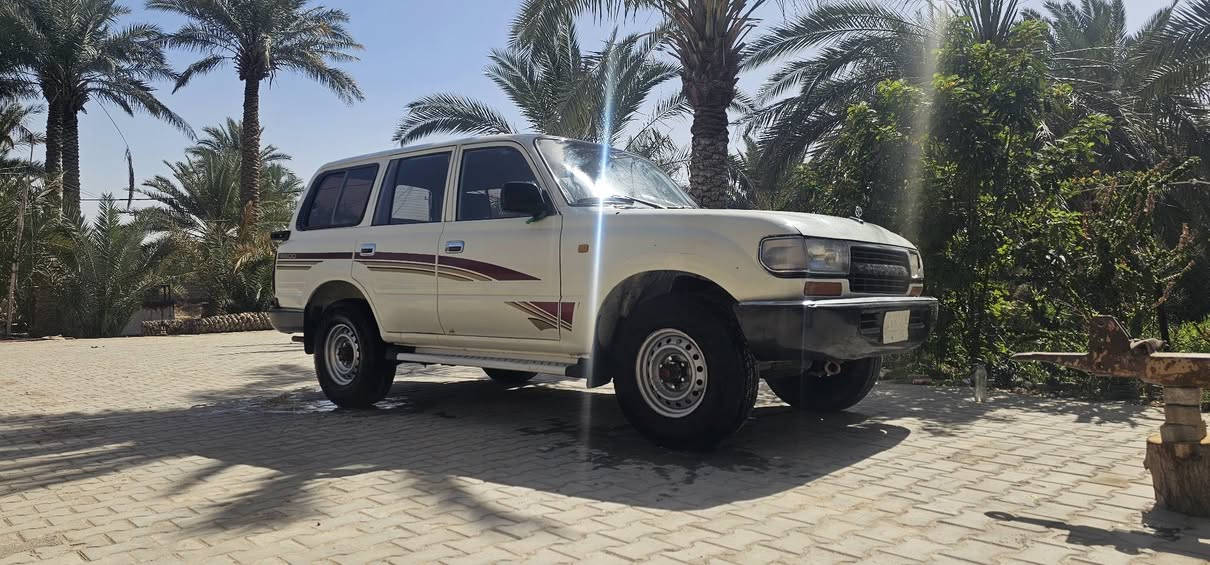 لاندكروز موديل 1992 رقم بغداد السياره مكفوله السعر 75 وبيها مجال الرقم *********** /***********
