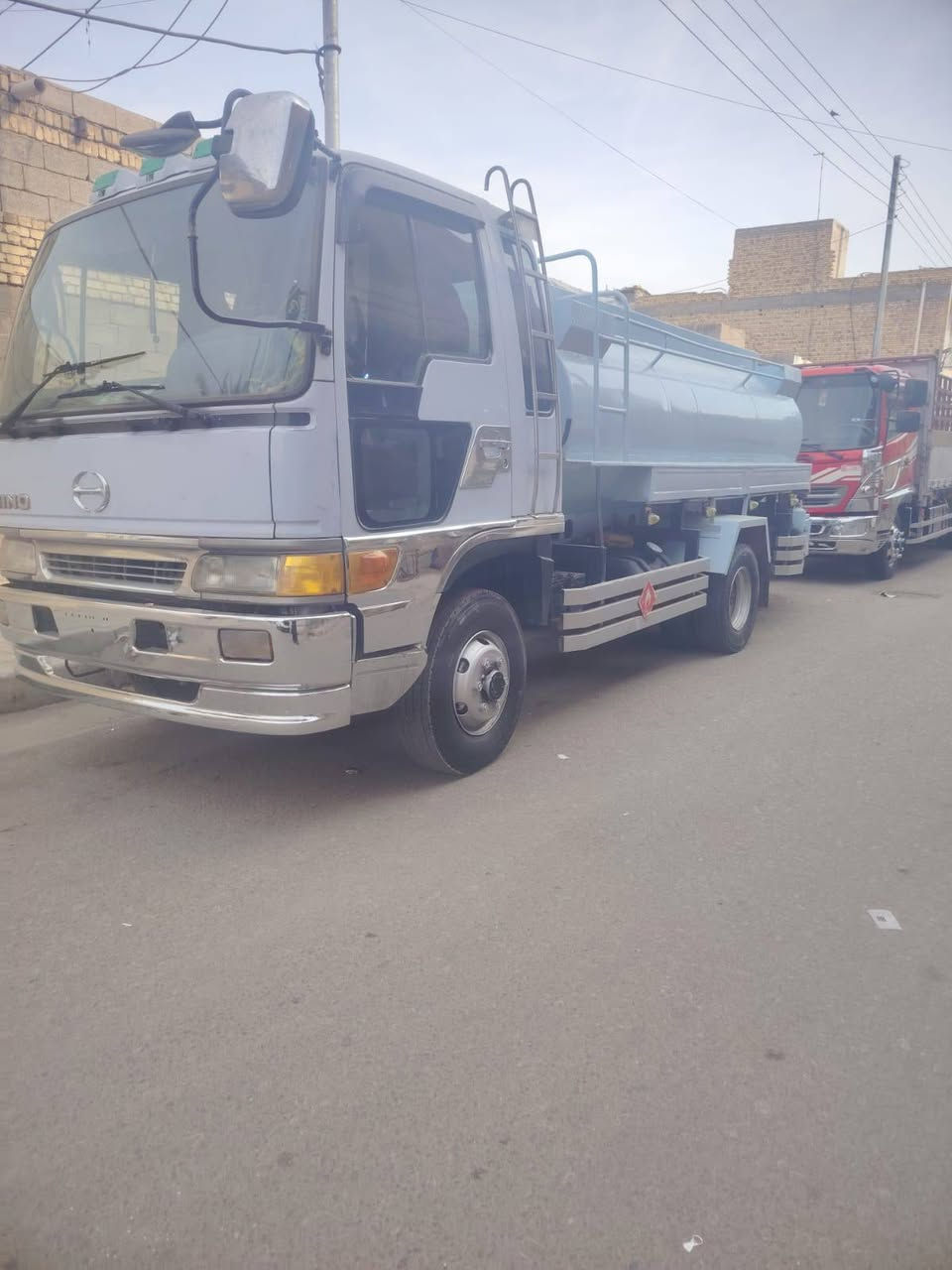 سلام عليكم للبيع دنكر هينو أنكر محرك 80مكفوك كفاله عامه 8طن المكان البصره الرقم***********
