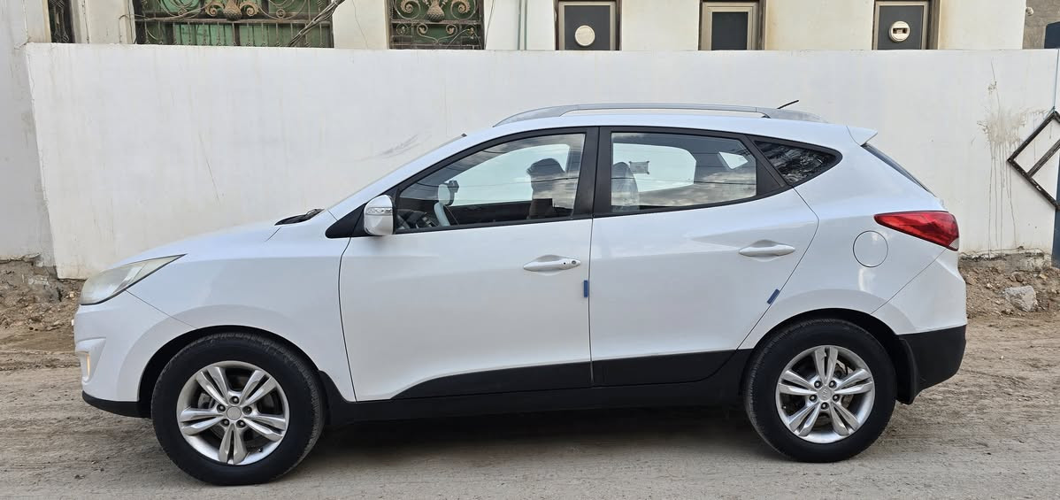 هونداي توسان
موديل ٢٠١٢ خليجي 
سياره رقم اربيل جديد هزه وسنويه كله جديد
سياره مال جناي خير من الله مواصفاتها نص فول كشاف لايت اشاير مري منضومه تبريد تدفئه جديده مكينه شركه برغي ممفتوح بيه 
السياره مكفوله من الضربه والتبديل ماعدى باب السايق فقط 
وكاله تحويل حاضر 
السعر ١٣٦ وبيه مجال 
مكاني بابل المدحتيه 
***********
***********
