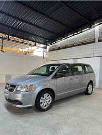 دوج كرنفال موديل 2017  وارد امريكي بدون ايرباك حادثها مرفق مع السونار ...