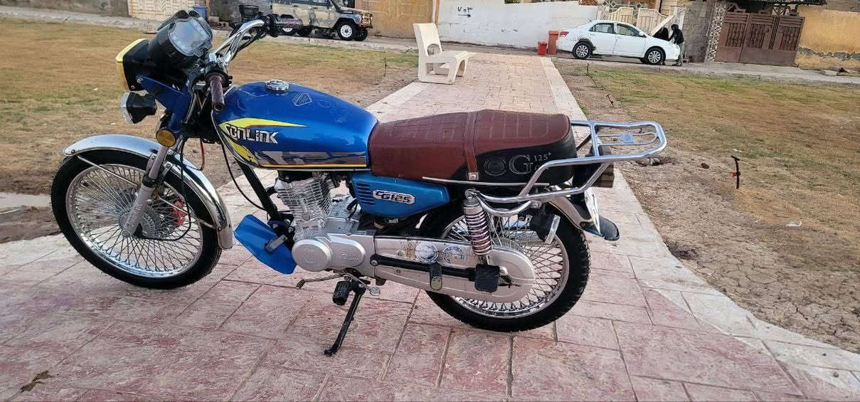 السلام عليكم 
.دراجة موديل 2024
.دراجة نضيفة 
.فقط الشاشة محتركة 
.السعر 600بيها مجال
.لأستفسار ***********
.واسط قضاء الصويرة .
