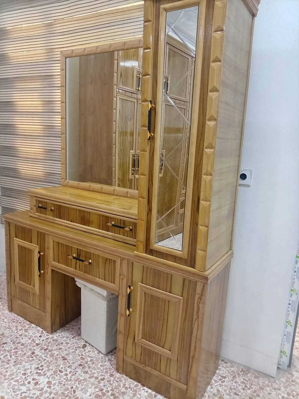 غرفة نوم بهذا الشكل
الاستفسار ***********
عنوان جانب الايسر حي سومر
#موصل
