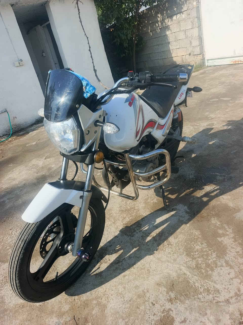 السلام عليكم
سنكي للبيع موديل 2020
لاتنقيص ولاتبخير شرط الفحص
اوراقه كامله موجودة 
 نكرة سلف
كهربائيات كلها شغل مبي اي نقص
***********
متوفر واتساب
مكاني بلد قرب تقاطع بني سعد
