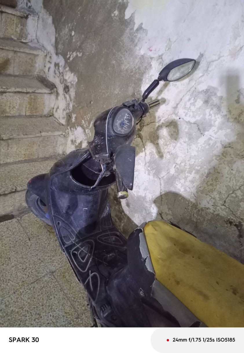 ماطور للبيع لاكزز نضيف شغال بس يرادلو قايش وتغليف كشن  ما يرادلو شي السعر 250 
*********** 
واتساب ***********
