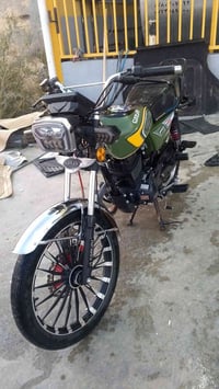 دراجه سيفان موديل 25 دراجه ضاغطه وزنجيل كامله ما بيها اي نقص مكينه 200...