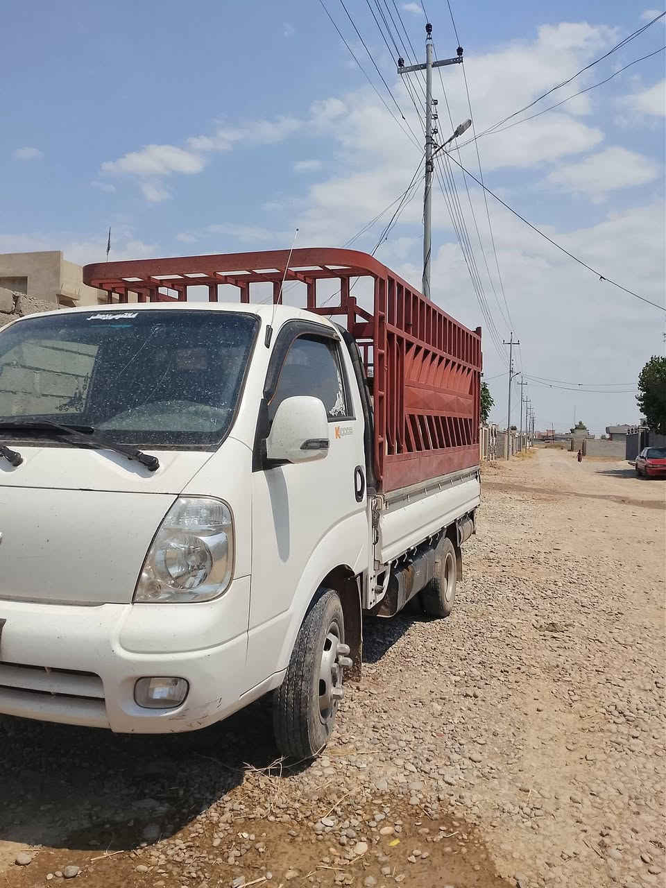 السلام عليكم 
للبيع كيا حمل تك قمار 4000 
رقم نينوى سنويه جديد شرط كير محرك شاصي كلو مكفوله تانكي كاز 120 لتر تايرات محور 14 جديد مكان سياره موصل 
***********
***********
