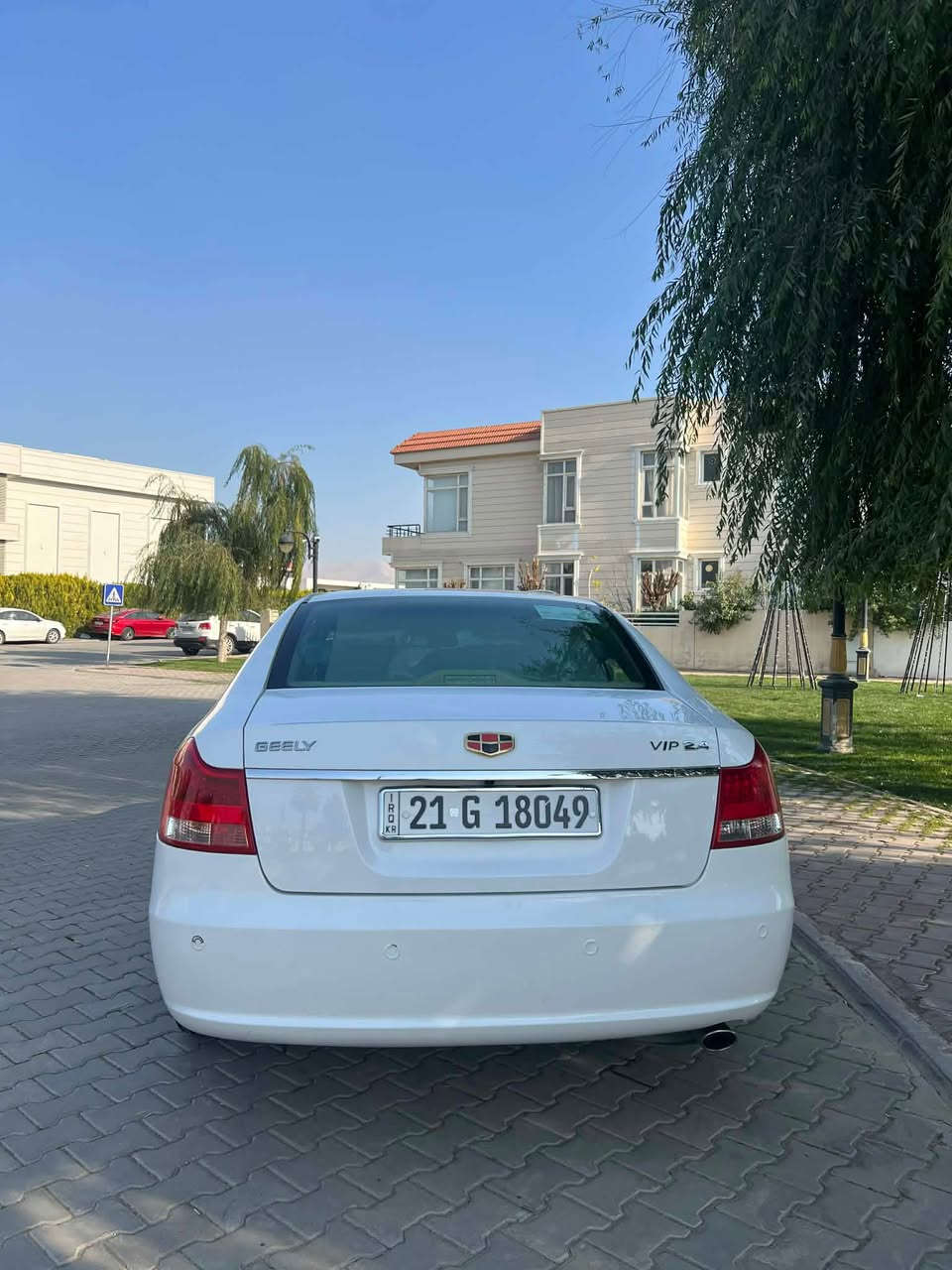 جیلی ئیمگراند ٨
٢٠١٣
لە شەریکەوە ١ دەست
١١٤ هەزار رۆشتوە
بێ بۆیاخ. بێ شوخت. بێ چاڵ و قوپاوی
هیچ هیچی نیە زۆر پاک و تازە ماوەتەوە
هەموو گیانی بە شەرت و سۆنەرم داناوە
فوول مواسافات. کوشن کارەبا و ئاوێنە کارەبا و شاشە ئایپاد
پشت و پێش کامێراو ٤ حاسە
رەقەم و سەنەوی تا ٢٠٣٠ تازەیە

0750 158 0100 
Viber - whats up السليمانية, العراق
