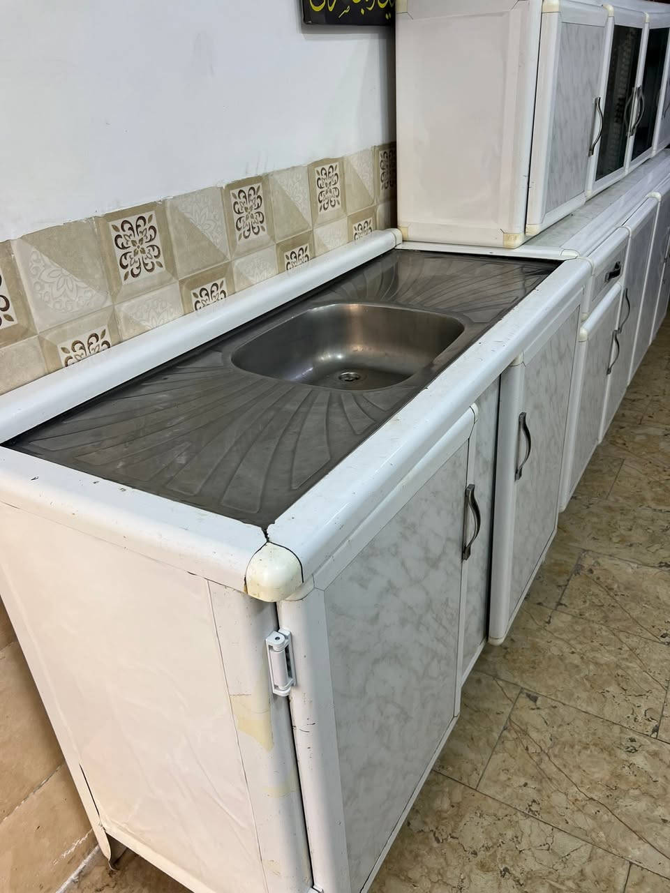 كاونتر مستعمل 
السنك متر وربع 
الكاونتر مع ملحق قياسة مترتين 
السعر ٢٧٠
المكان بغداد واتساب ‭***********‬
***********
