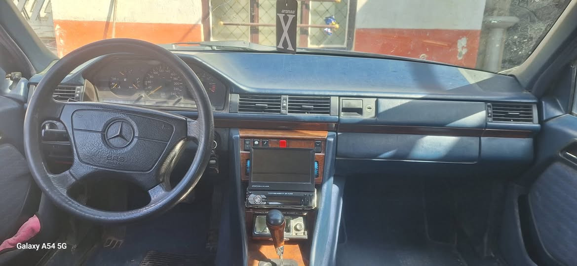 السلام عليكم
مارسيدس دب بأسمي 
 موديل 91 بلاد للبيع بدون صبغ رقم بغداد  
كير ومكينة بطه ممتازات 
صدر جديد تخم تاير السعر 67$ وبيهة مجال 
مكان السيارة ديالى بعقوبة 
***********
