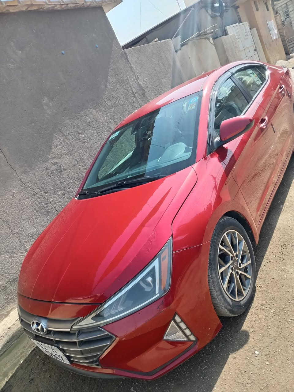 سيارة انتره موديل ٢٠  اذا اكو مراوس اراوس السعر ١٣٠ وبيه مجال العنوان بغداد الدولعي ***********
