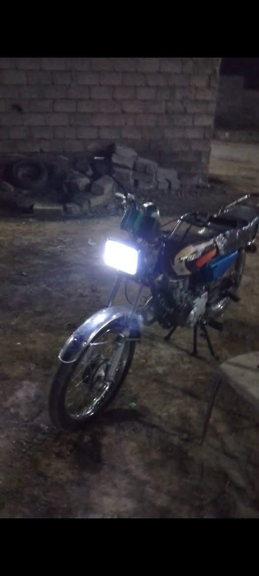 موطور للبيع بارت ٢٠١٨
شغال كامل 

محرك نضيف حيل

تواير جديد

ويل جديد

السعر٢٢٠

***********
المكان قريه شكرا
