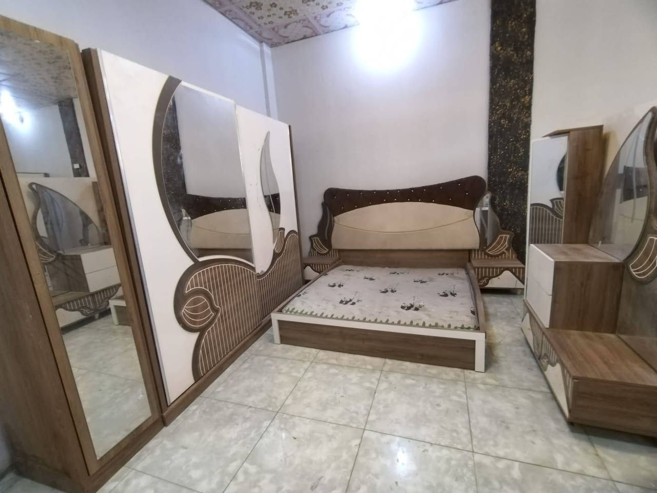 ٤٩٠ غرفه نوم تركي
 جديد مامستخدمه اخر قطعه المعروضة بالمعرض
يشمل النقل والتركيب داخل محافظة النجف الاشرف 
متوفره بمعرض الملك (الكوكب الدري للأثاث)
*********** ***********
