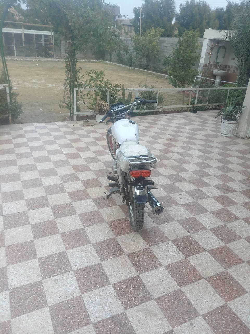 السلام عليكم ايرانيه سولنك موديل ٢٣ الأوراق كامله موجوده   السعر ٣٠٠ مكان بغداد الشرطه ***********
